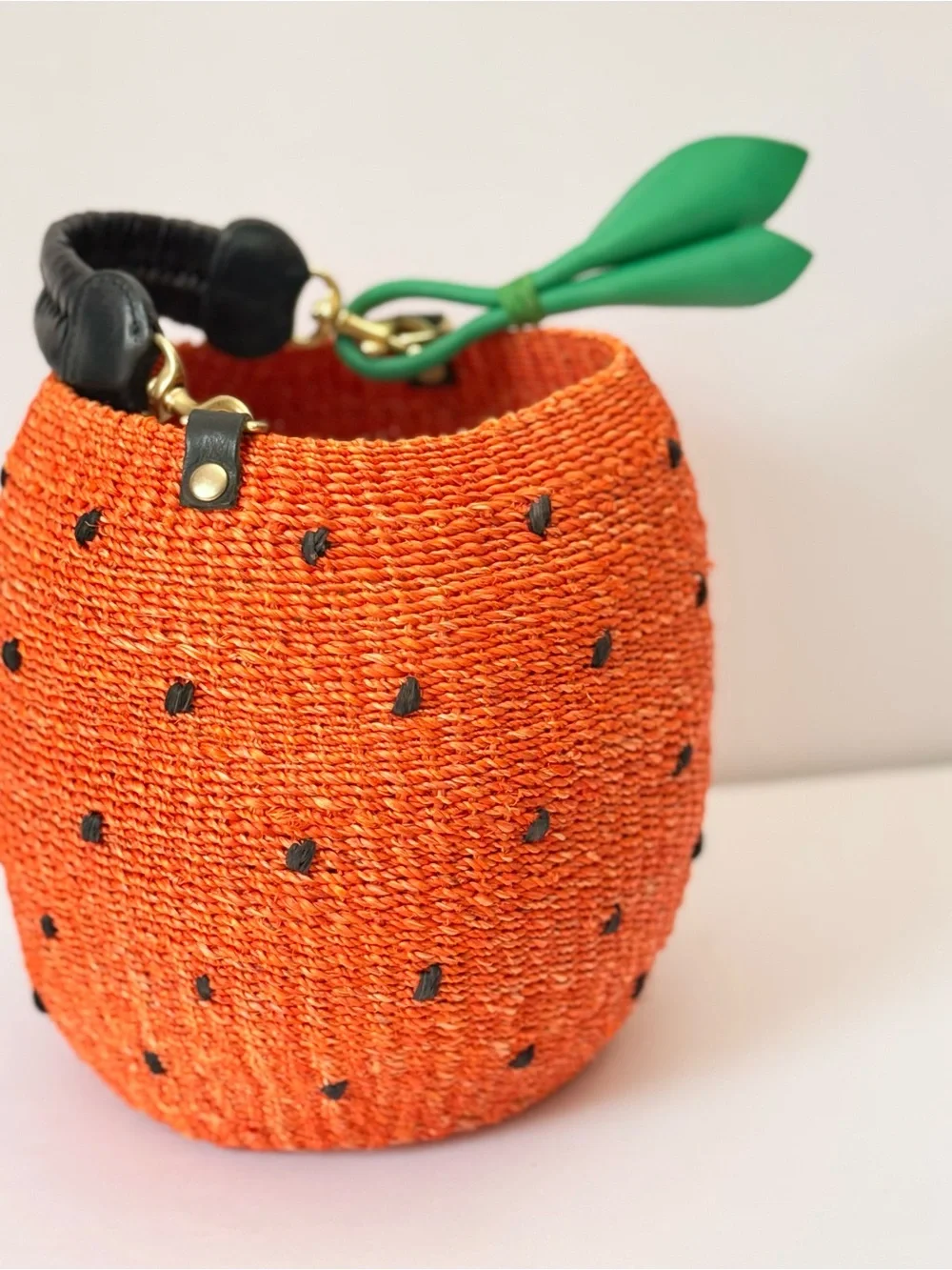 SOLD Clare V Strawberry Raffia Bucket Bag Woven Leather Handle Resort Euro - Picture 7 of 13